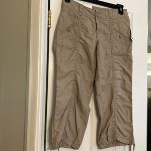 Gap Capris Tan Women’s Pants Size 2 NWT Excellent Condition
